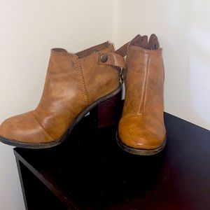 Blow fish bootys barely wore